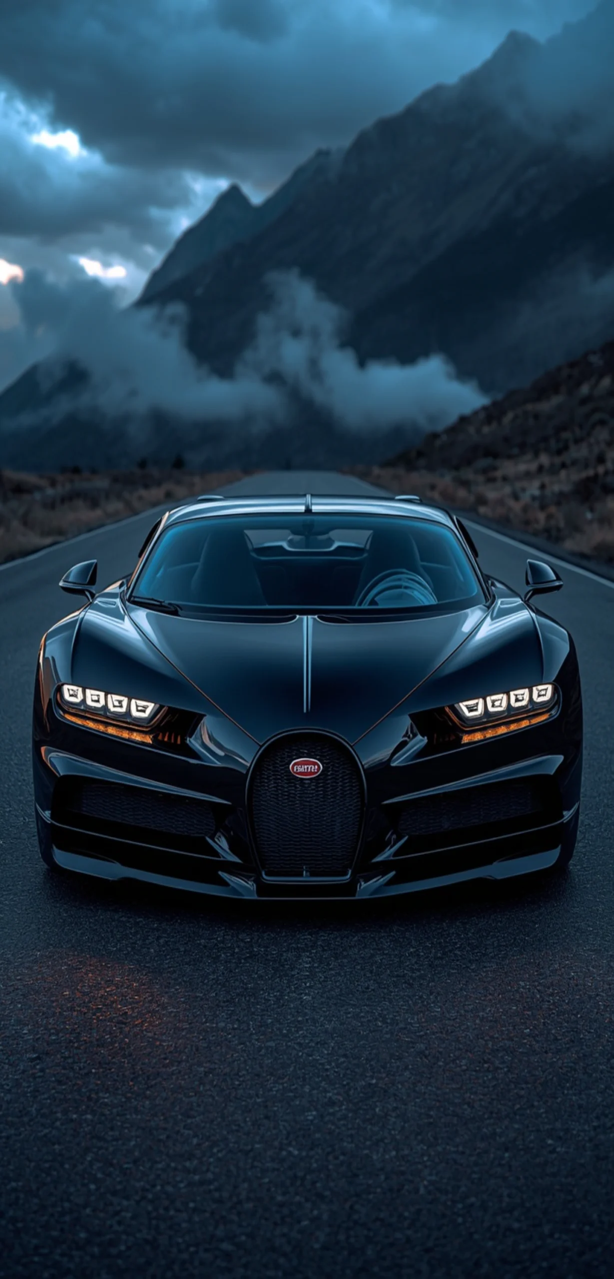 Schwarzer Bugatti Hypercar auf Bergstraße vor dramatischem Wolkenhimmel bei Dämmerung