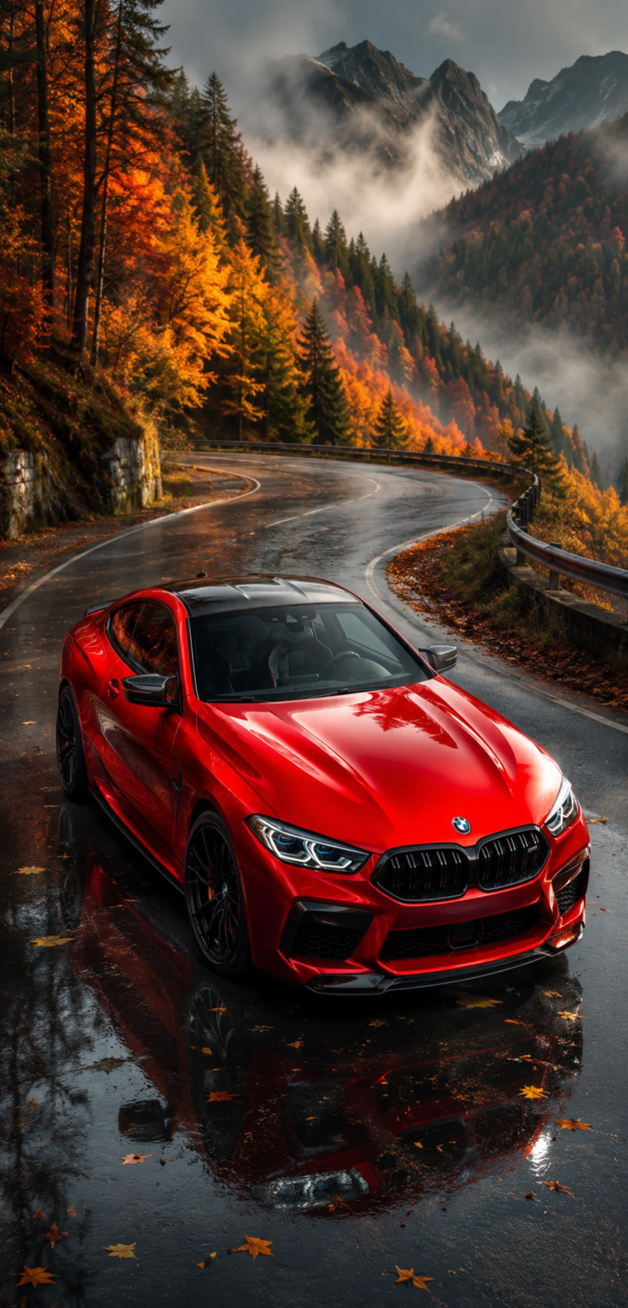 Rotes BMW M8 Competition Handy Wallpaper auf einer regennassen Passstraße im Herbst mit buntem Wald, Nebel und Bergen im Hintergrund.